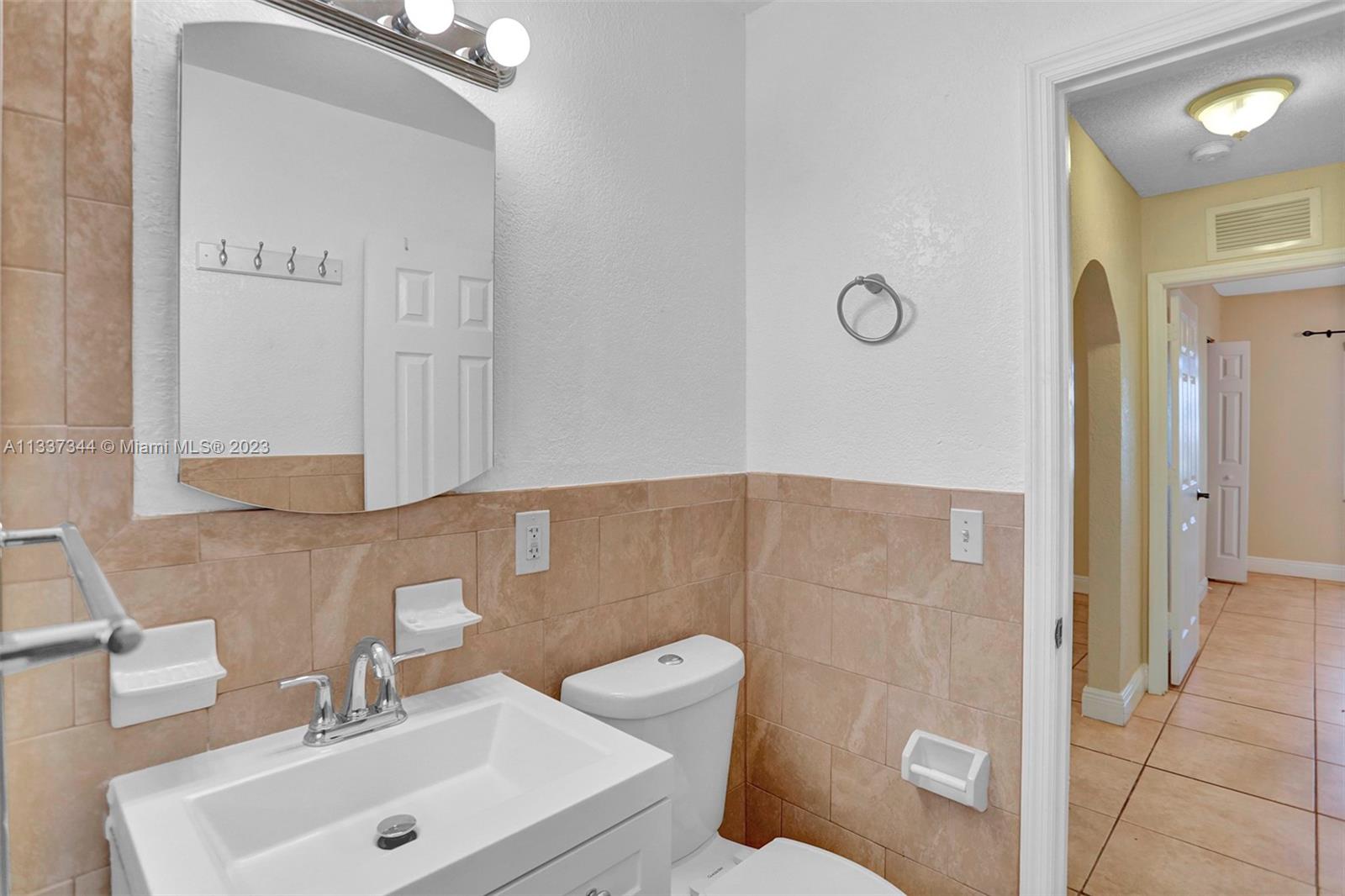 LAUDERDALE PINES - Residential Lease