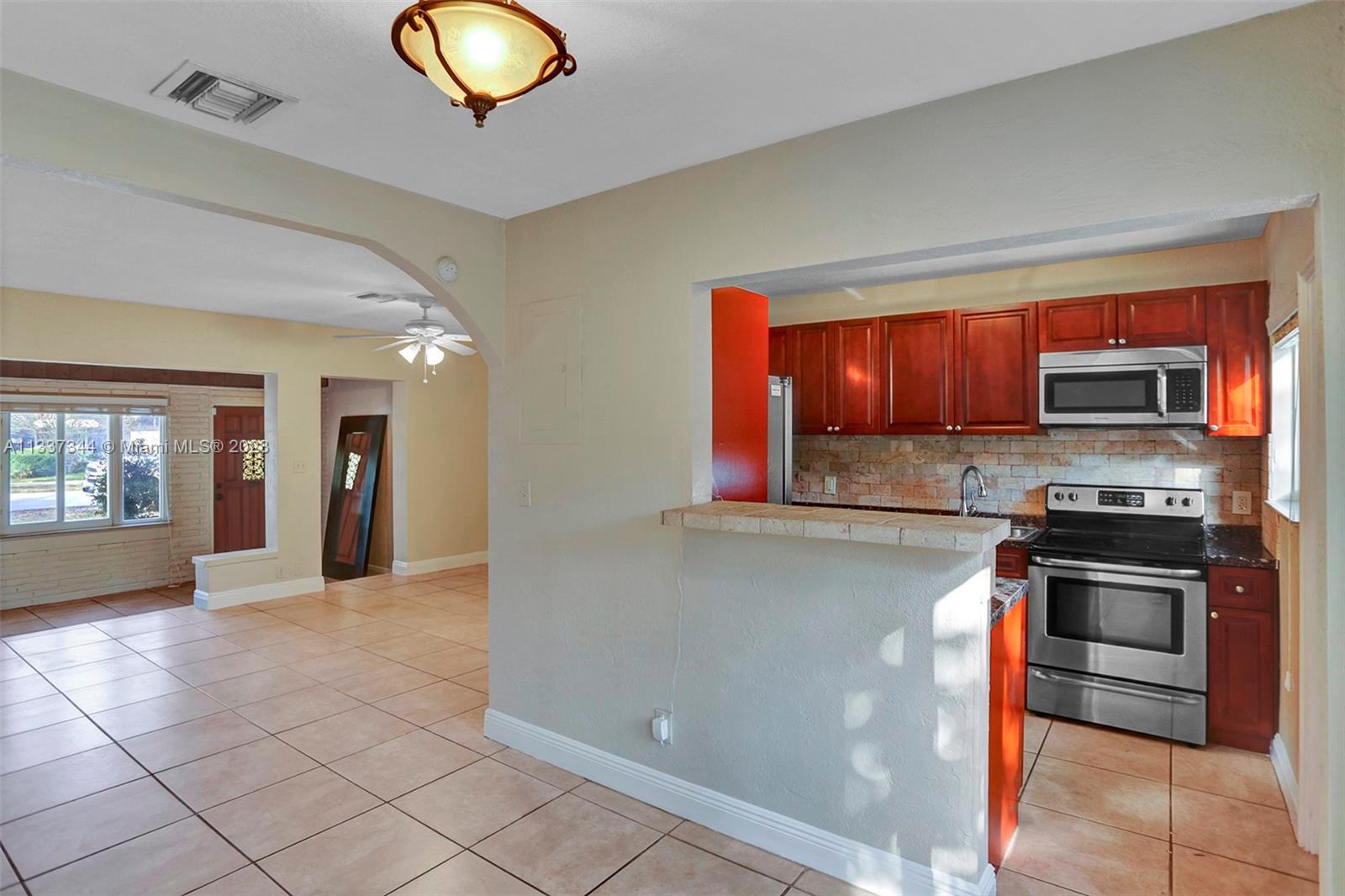 LAUDERDALE PINES - Residential Lease