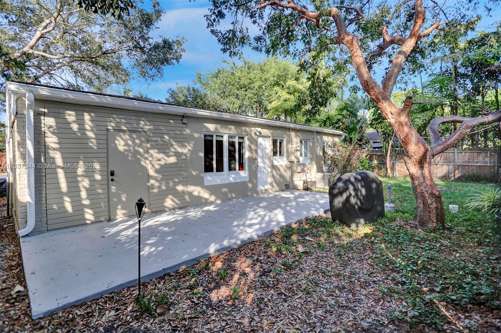 LAUDERDALE PINES - Residential Lease