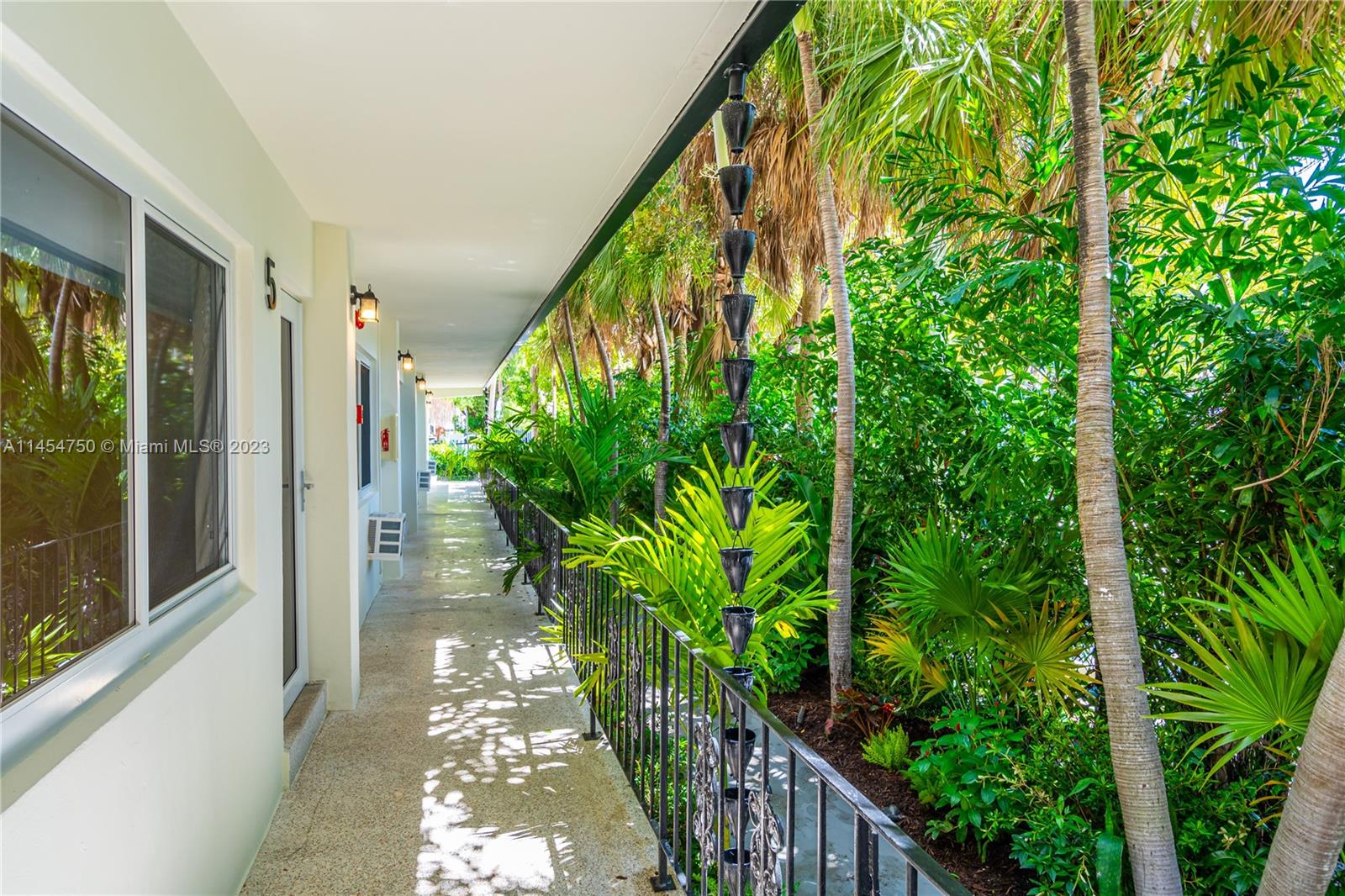 Rental Property at 428 Collins Ave 2, Miami Beach, Miami-Dade County, Florida - Bathrooms: 1  - $2,000 MO.