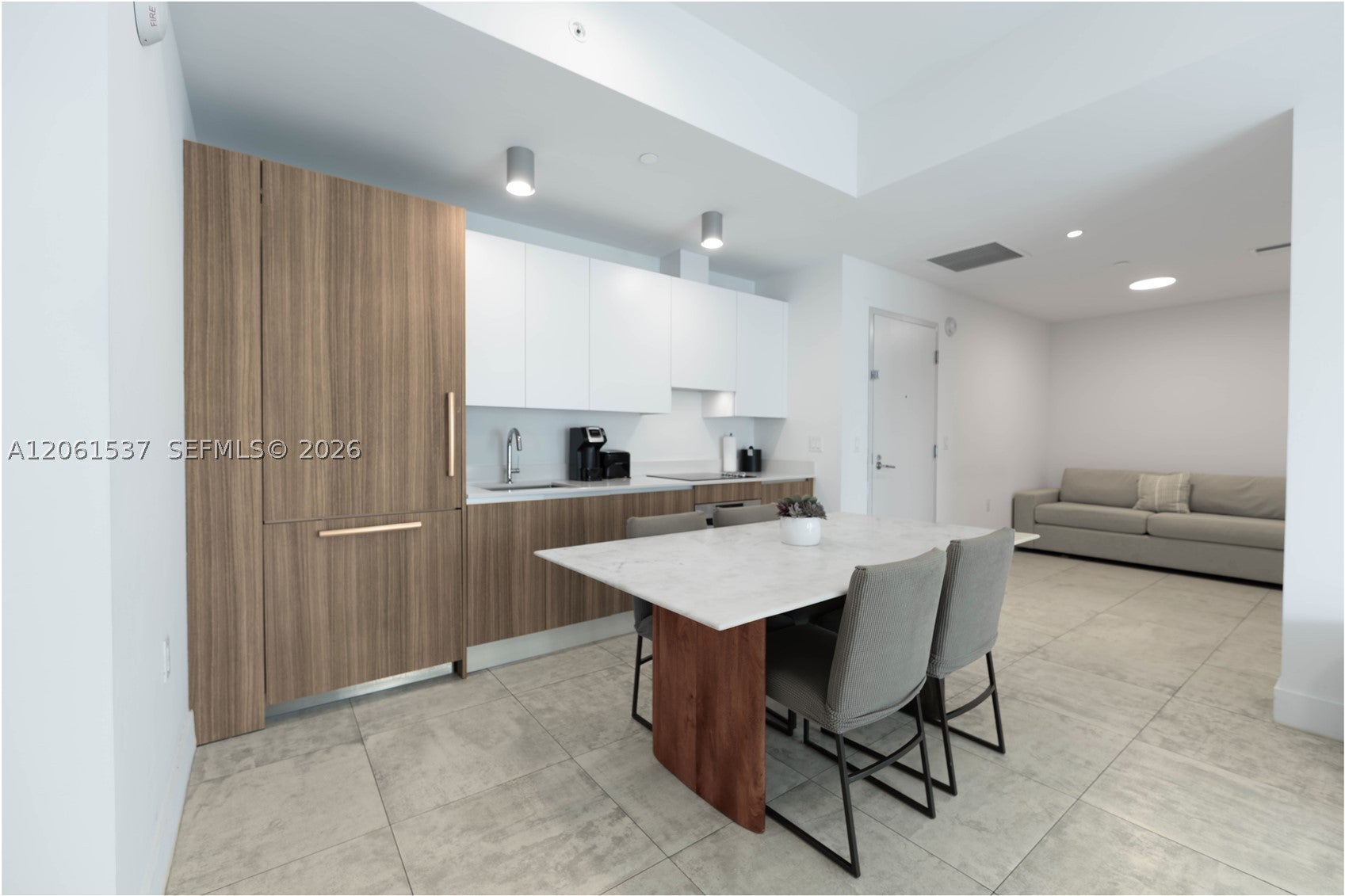 239 SW 9th St