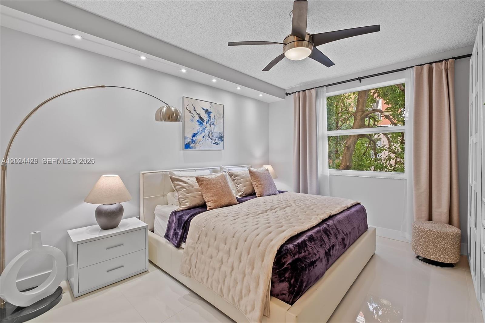 PORTO BELLAGIO CONDO - Residential