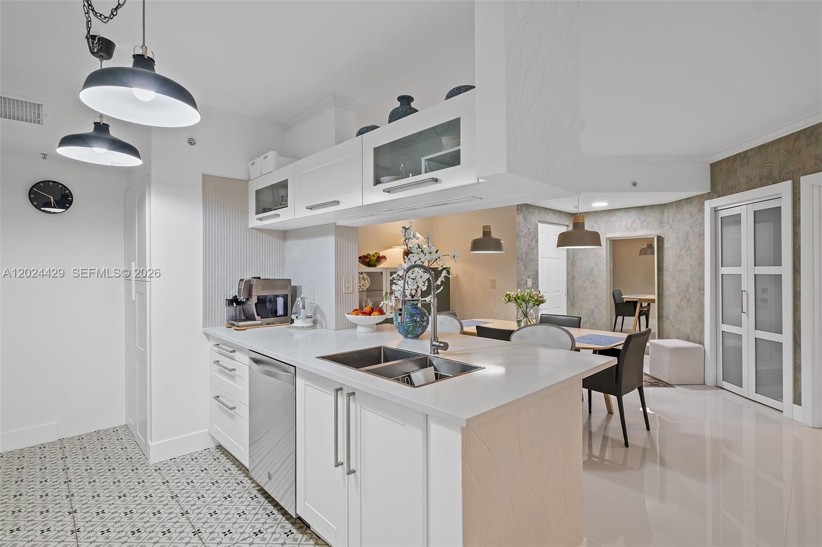 PORTO BELLAGIO CONDO - Residential