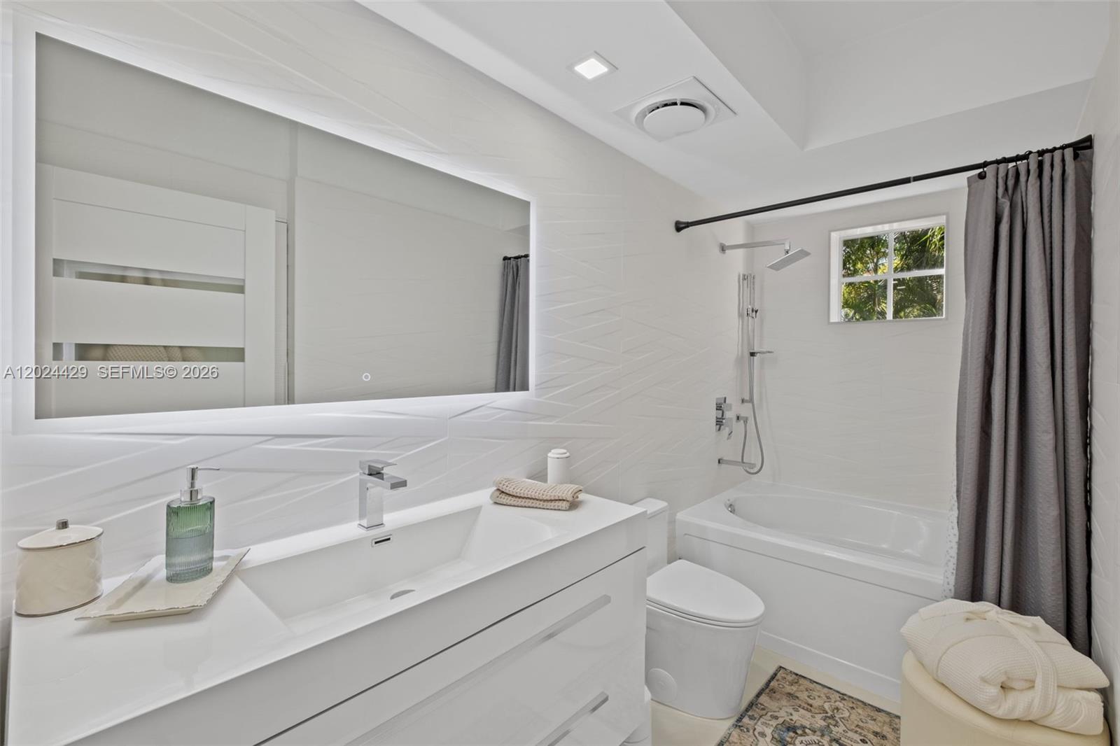 PORTO BELLAGIO CONDO - Residential