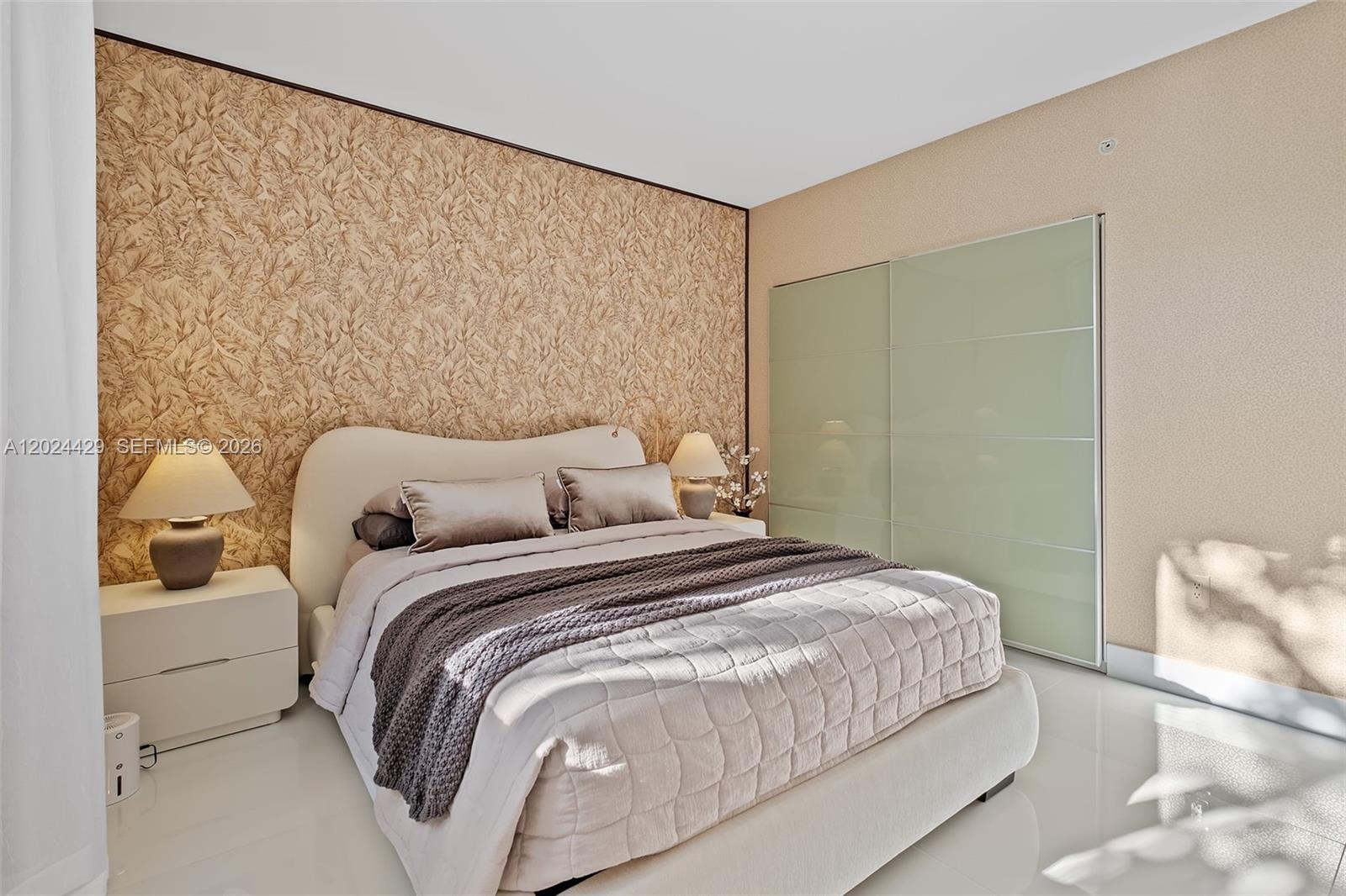 PORTO BELLAGIO CONDO - Residential