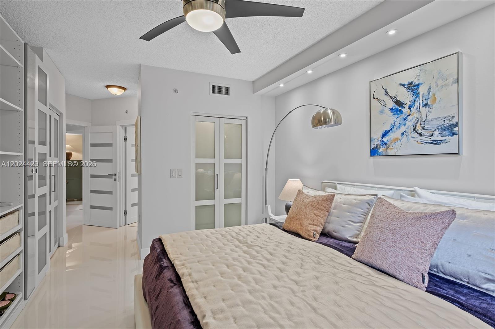 PORTO BELLAGIO CONDO - Residential