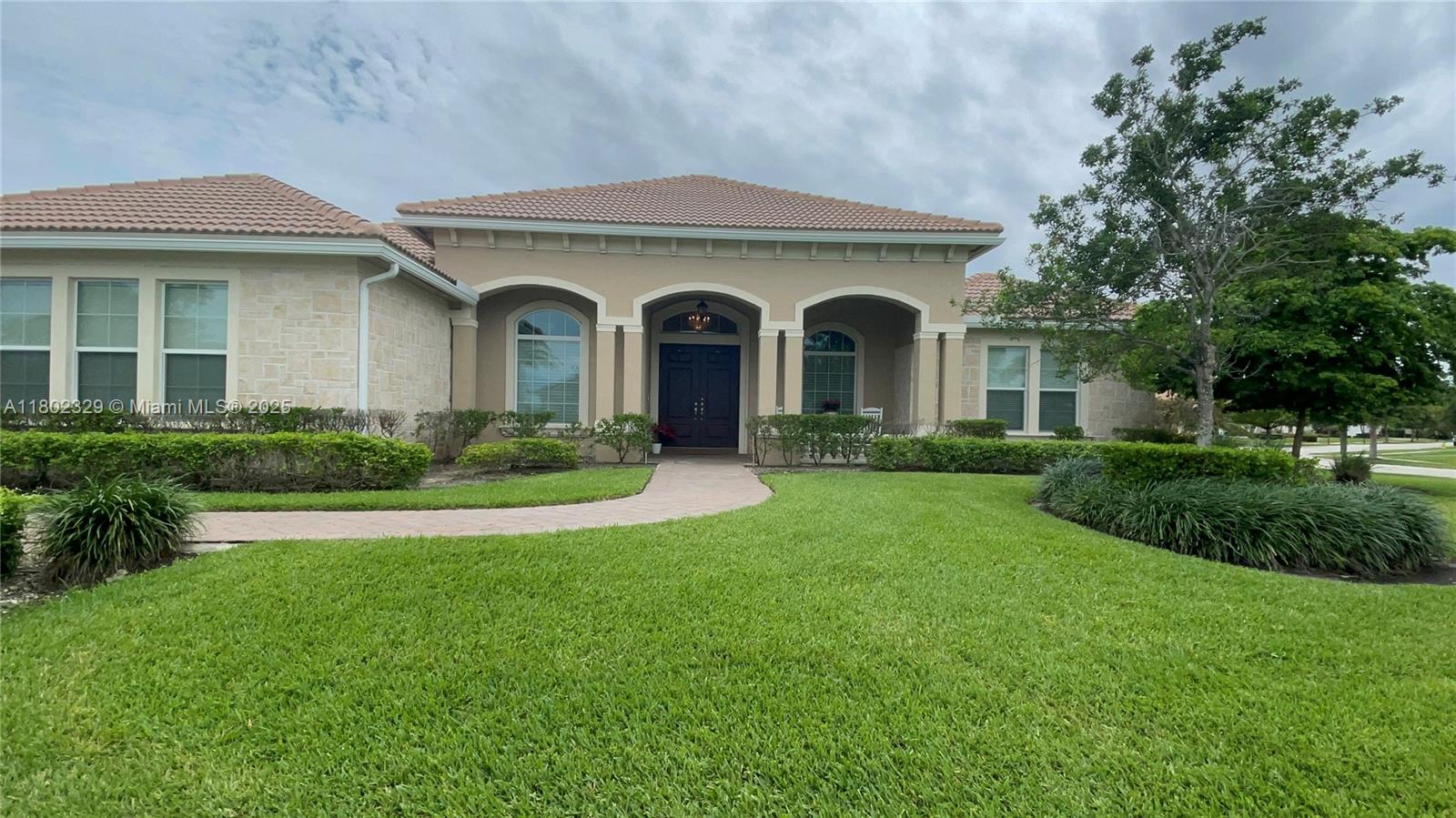 5474 S Sterling Ranch Cir, Davie, Broward County, Florida - 4 Bedrooms  
4 Bathrooms - 