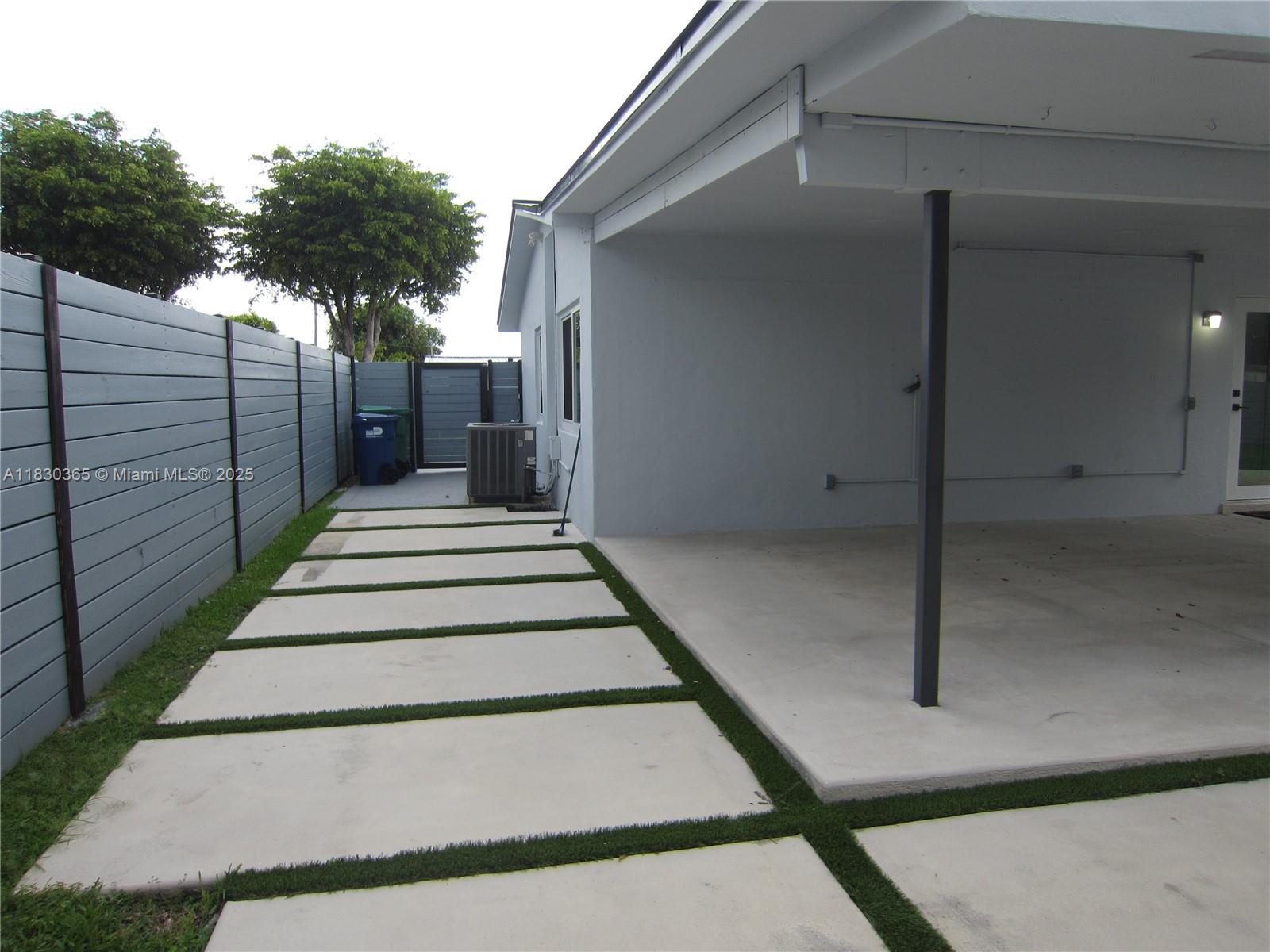 8760 SW 20th St 8760