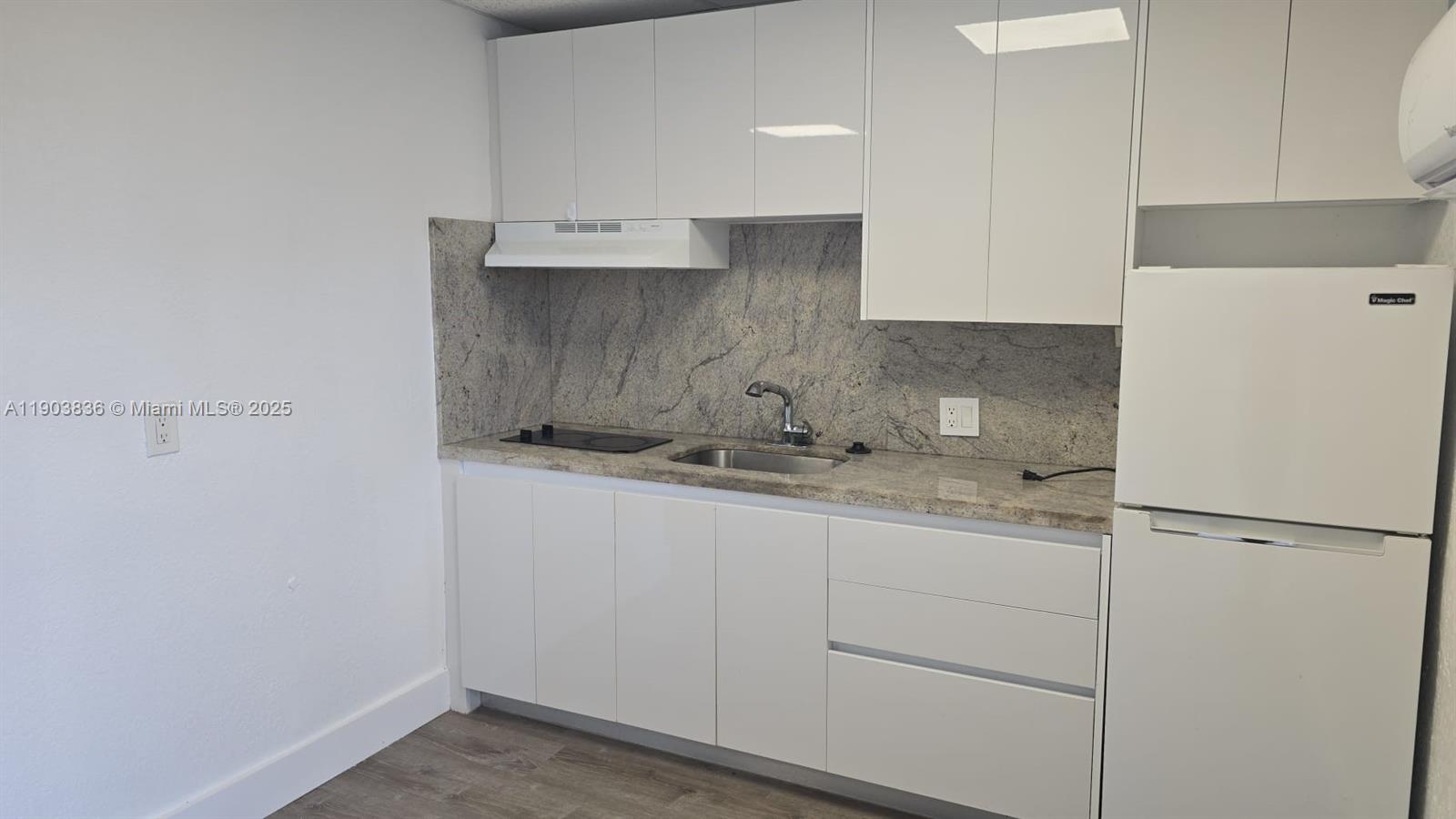 HOLLYWOOD BEACH HEIGHTS S - Residential Lease