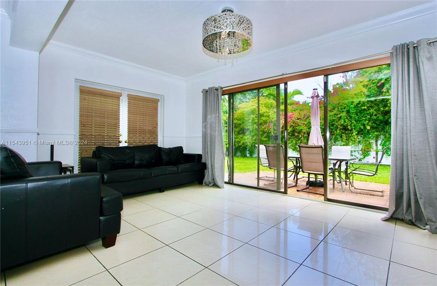 4/2 HOUSE INSIDE GATED AREA OF HIGHLAND LAKES. WALK TO SCHOOL, 5 MINUTE WALK TO ALL SYNAGOGUES, AVENTURA MALL. NEWLY REMODELED KITCHEN, NEW A/C. NEW ROOF, TILED THROUGHOUT WITH BEAUTIFUL 20" PORCELAIN. COMPLETELY FENCED YARD FOR KIDS. PETS OK. WONT LAST!!