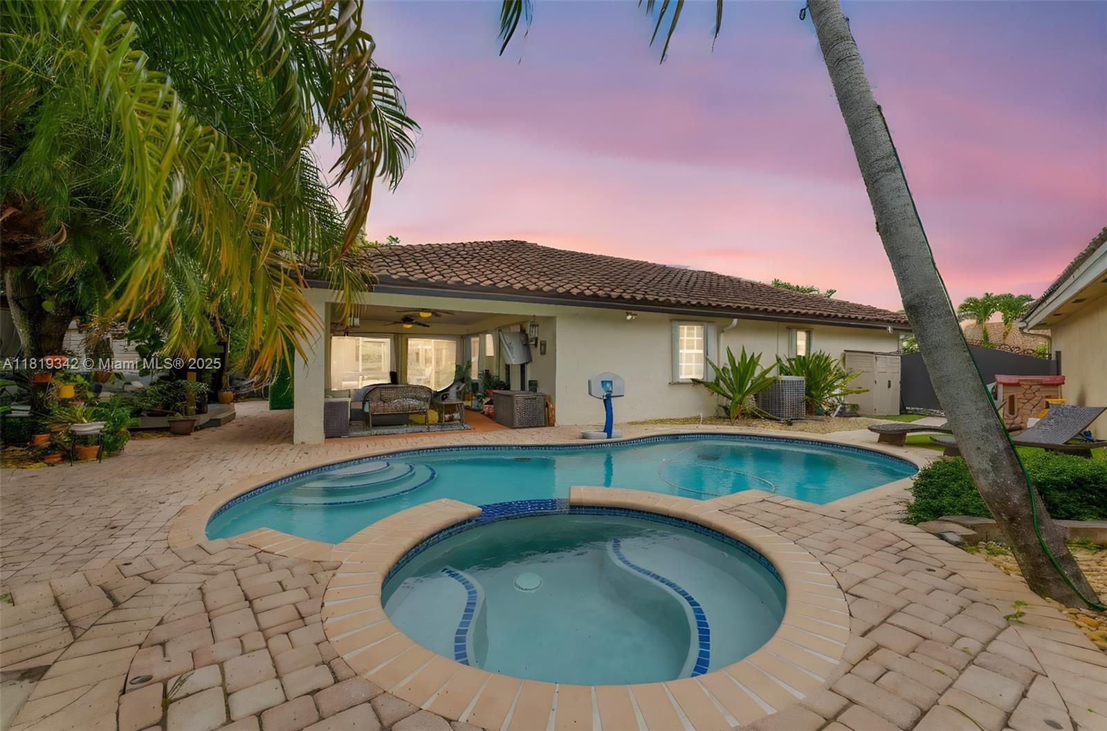 5316 Sw 142nd Pl, Miami, Broward County, Florida - 3 Bedrooms  
2 Bathrooms - 