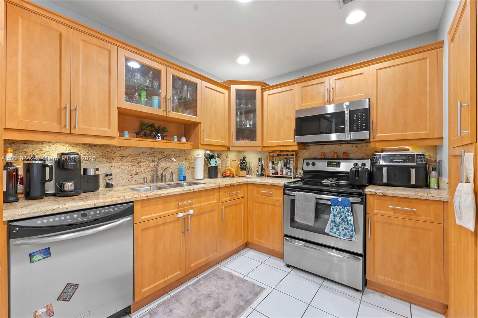 BIRD LAKES SOUTH SEC 2 - Residential Lease
