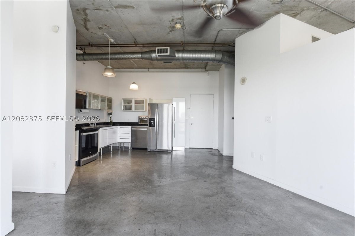 10 SW South River Dr 806