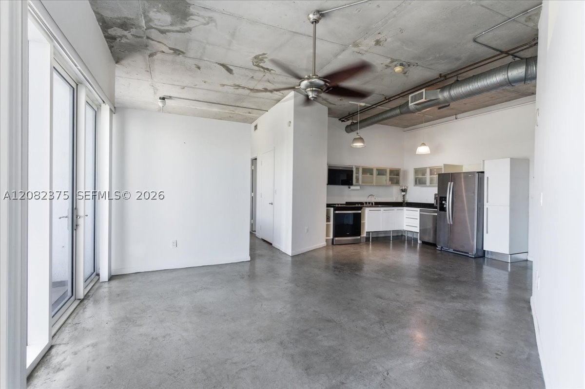 10 SW South River Dr 806