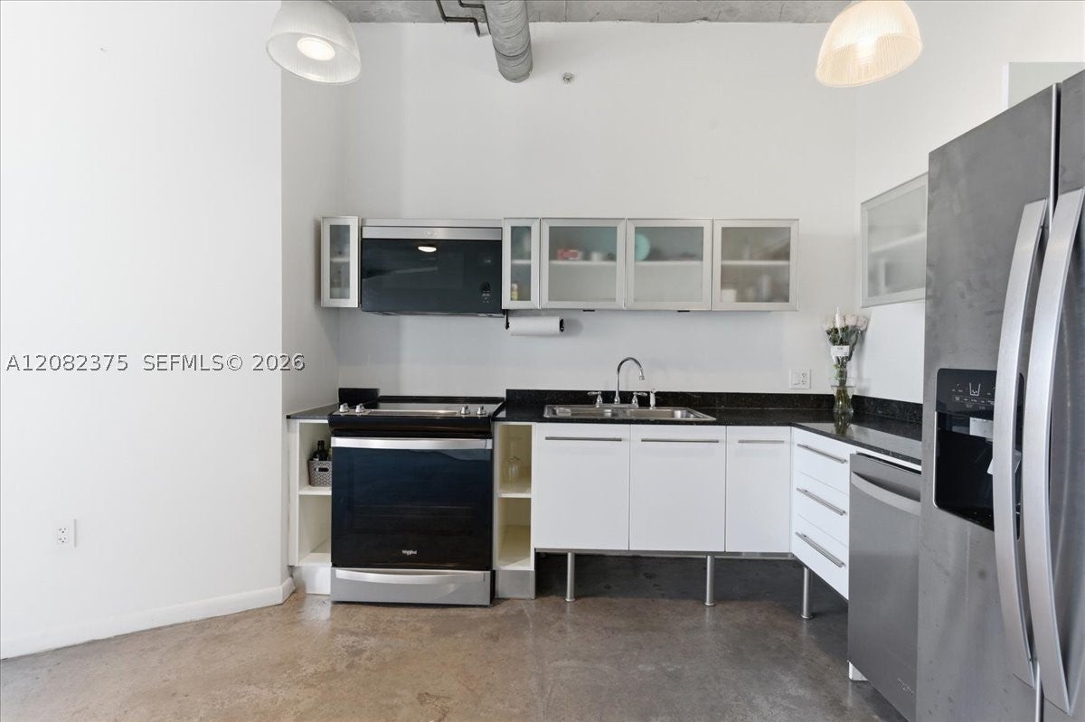 10 SW South River Dr 806