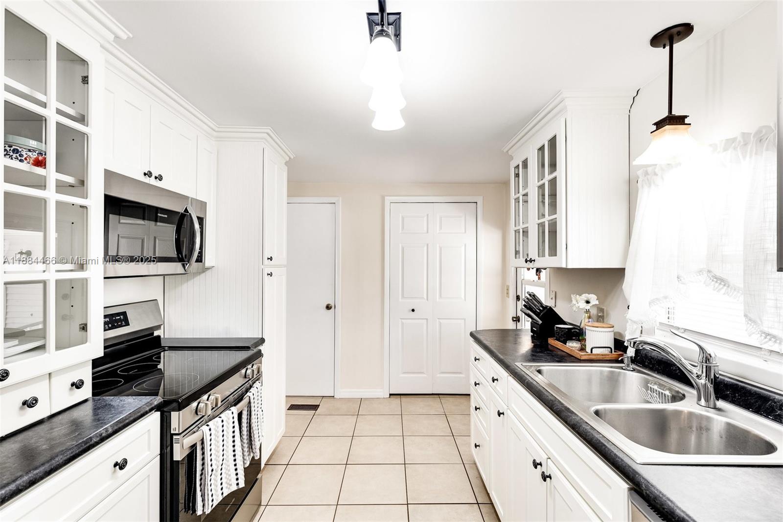 ESTATES OF FT. LAUDERDALE - Residential