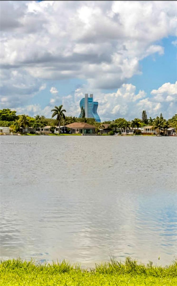 ESTATES OF FT. LAUDERDALE - Residential