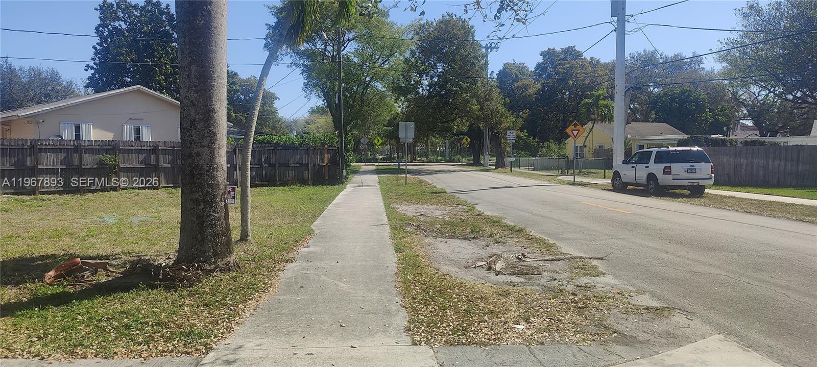 HOLLYWOOD BEACH GARDENS - Land