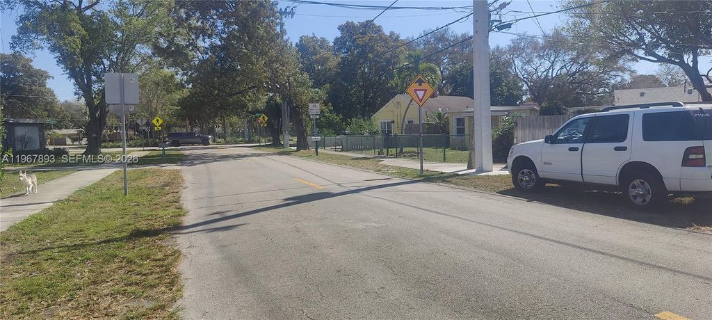 Photo of 5825 Fillmore St, Hollywood, FL 33021 (MLS # A11967893)