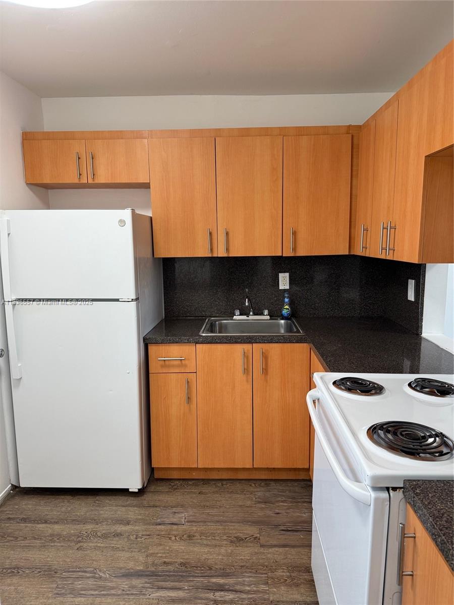 528 Meridian Ave 404