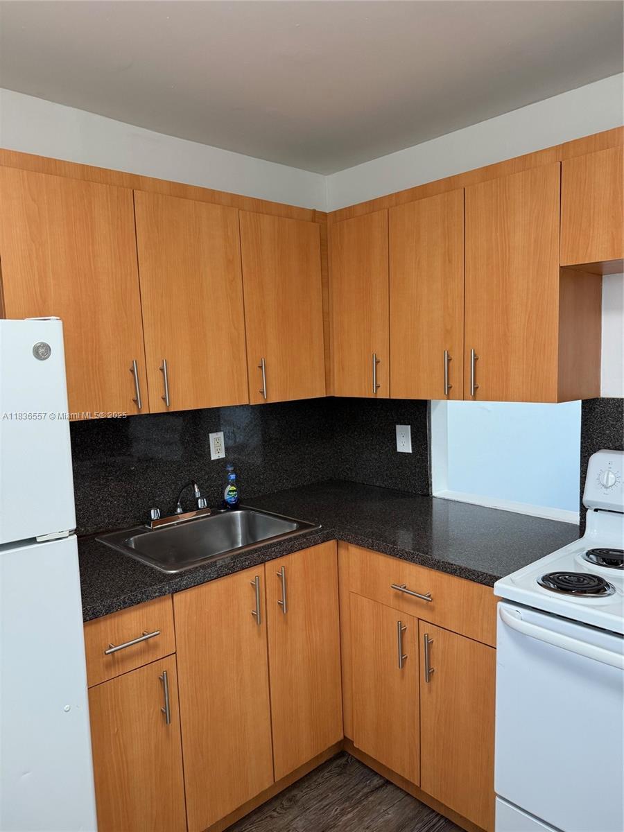 528 Meridian Ave 404