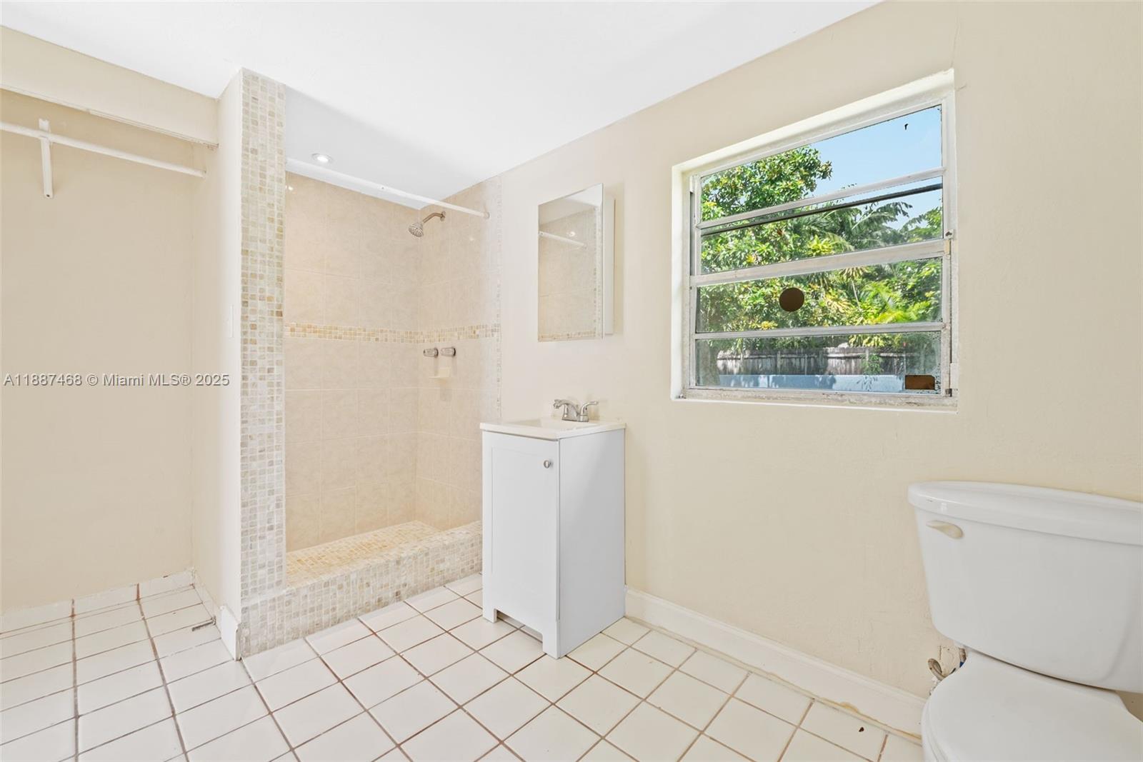 COUNTRY CLUB ESTATES SEC - Residential