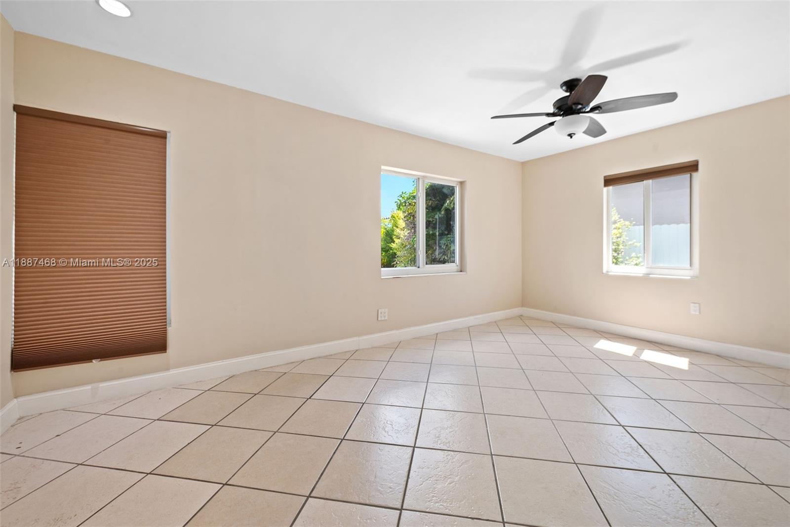 COUNTRY CLUB ESTATES SEC - Residential