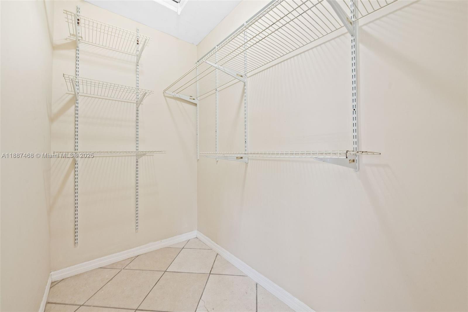 COUNTRY CLUB ESTATES SEC - Residential