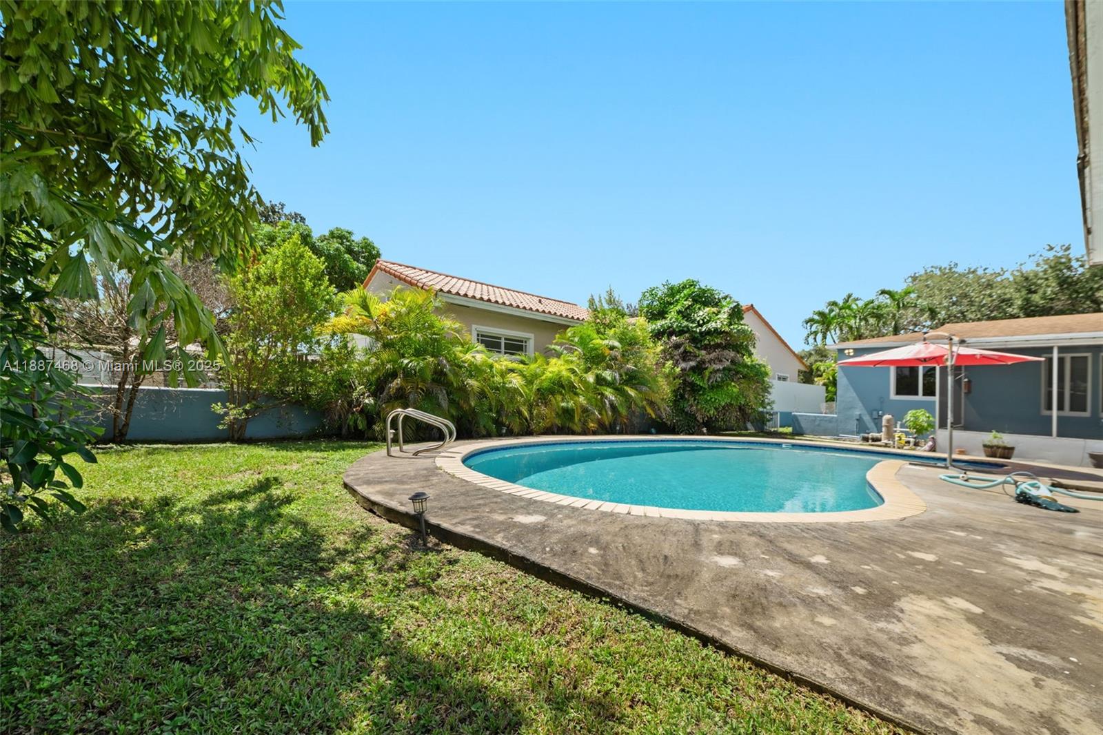 COUNTRY CLUB ESTATES SEC - Residential