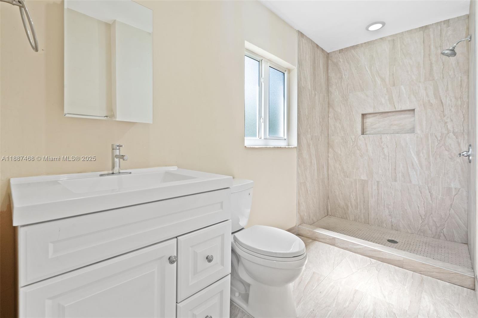 COUNTRY CLUB ESTATES SEC - Residential