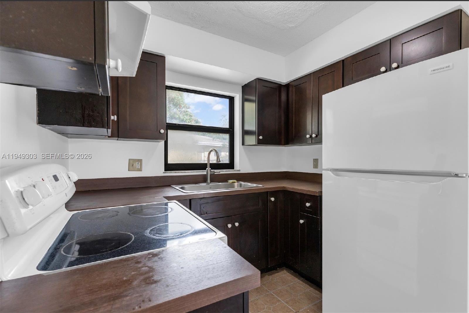 FT LAUDERDALE ESTATES - Residential Income