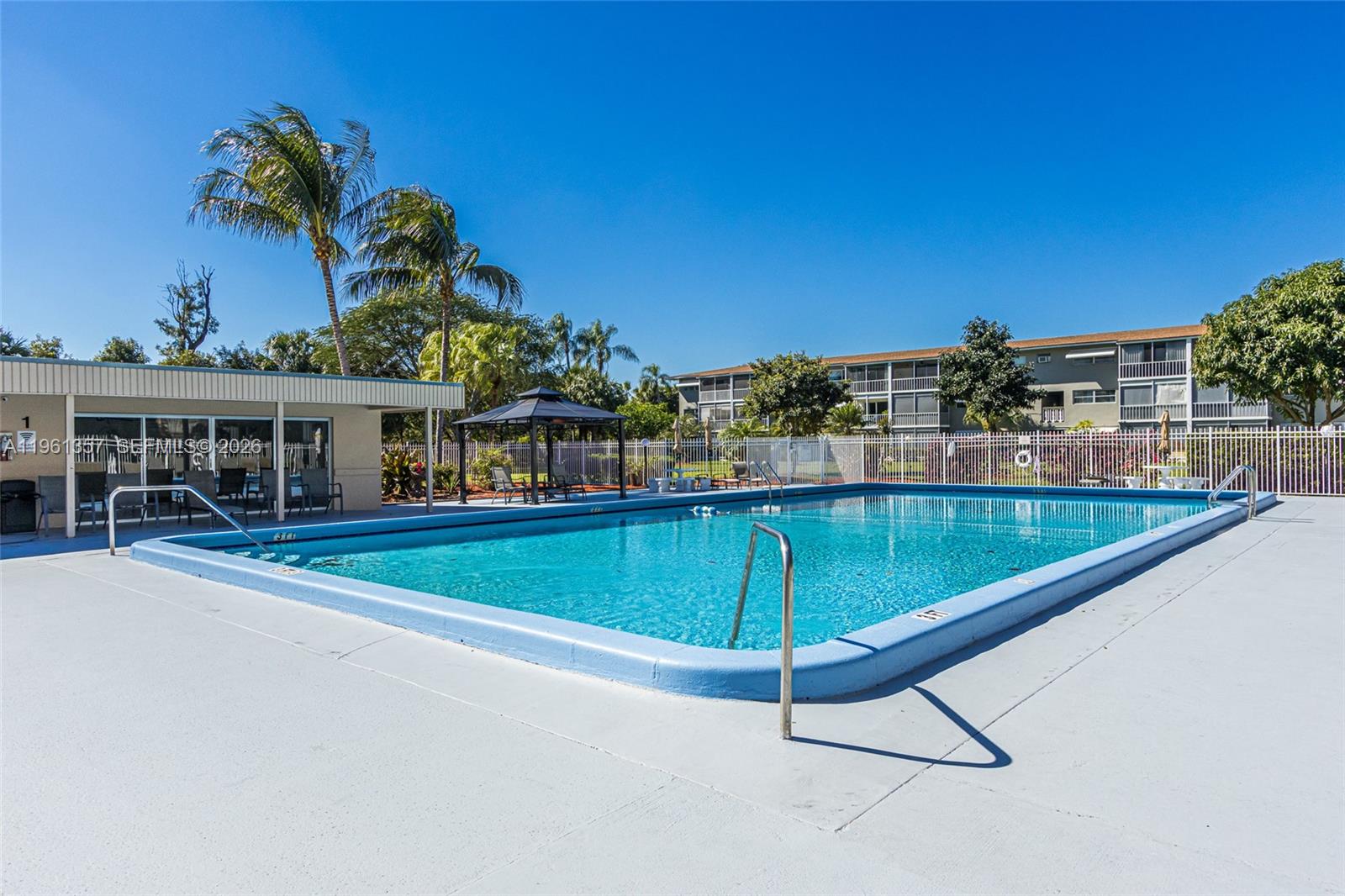 HILLCREST COUNTRY CLUB AP - Residential