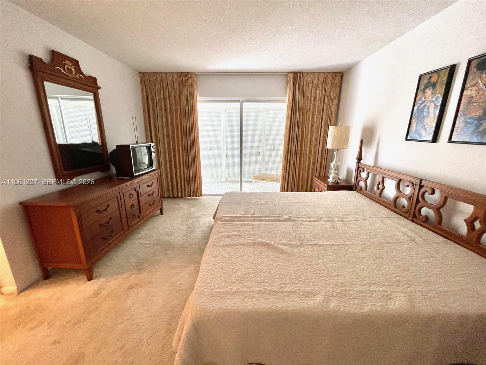 HILLCREST COUNTRY CLUB AP - Residential