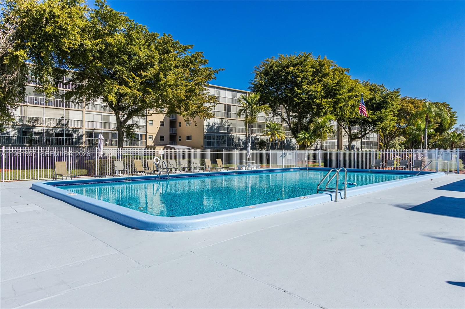 HILLCREST COUNTRY CLUB AP - Residential