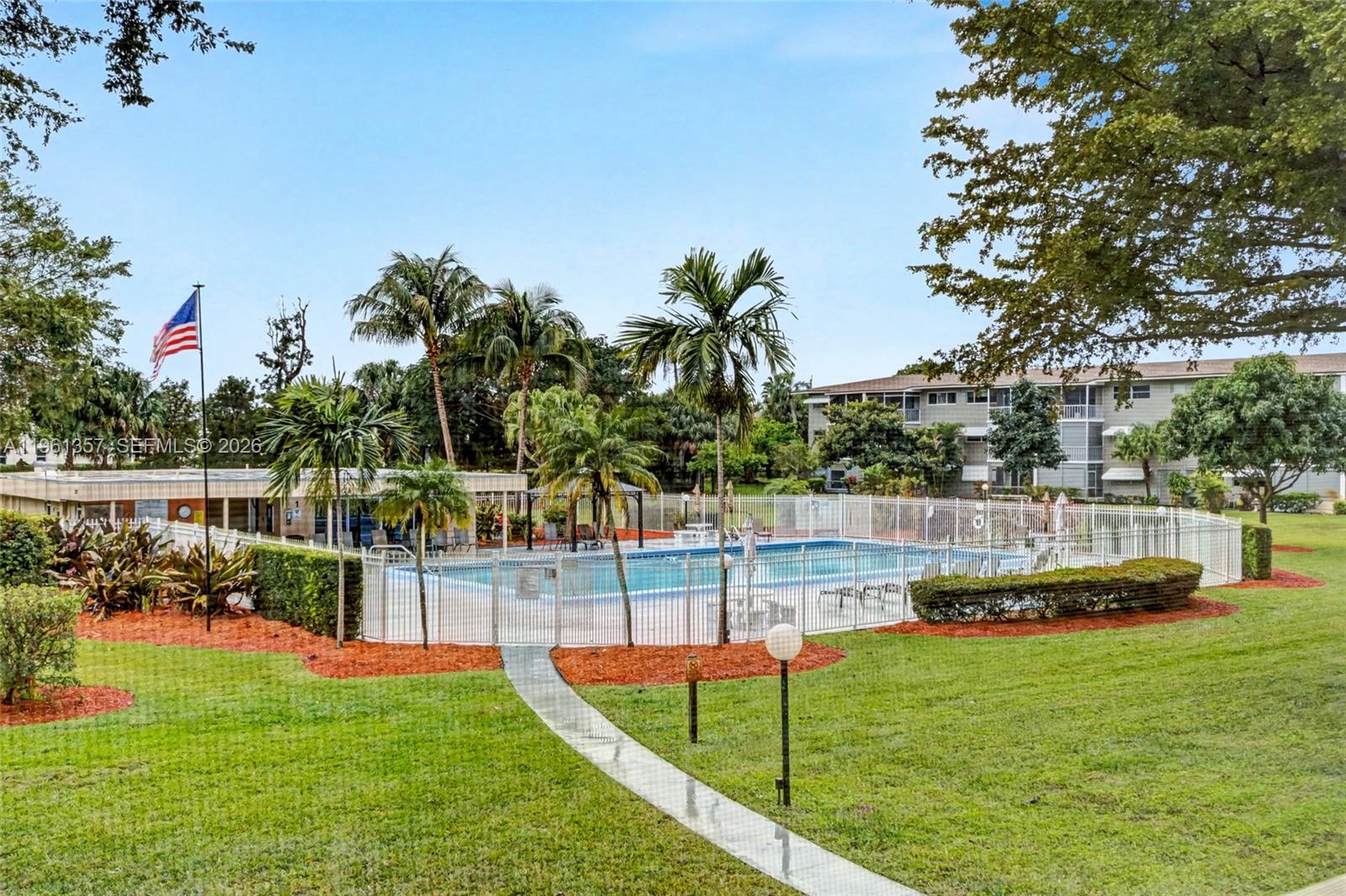 HILLCREST COUNTRY CLUB AP - Residential