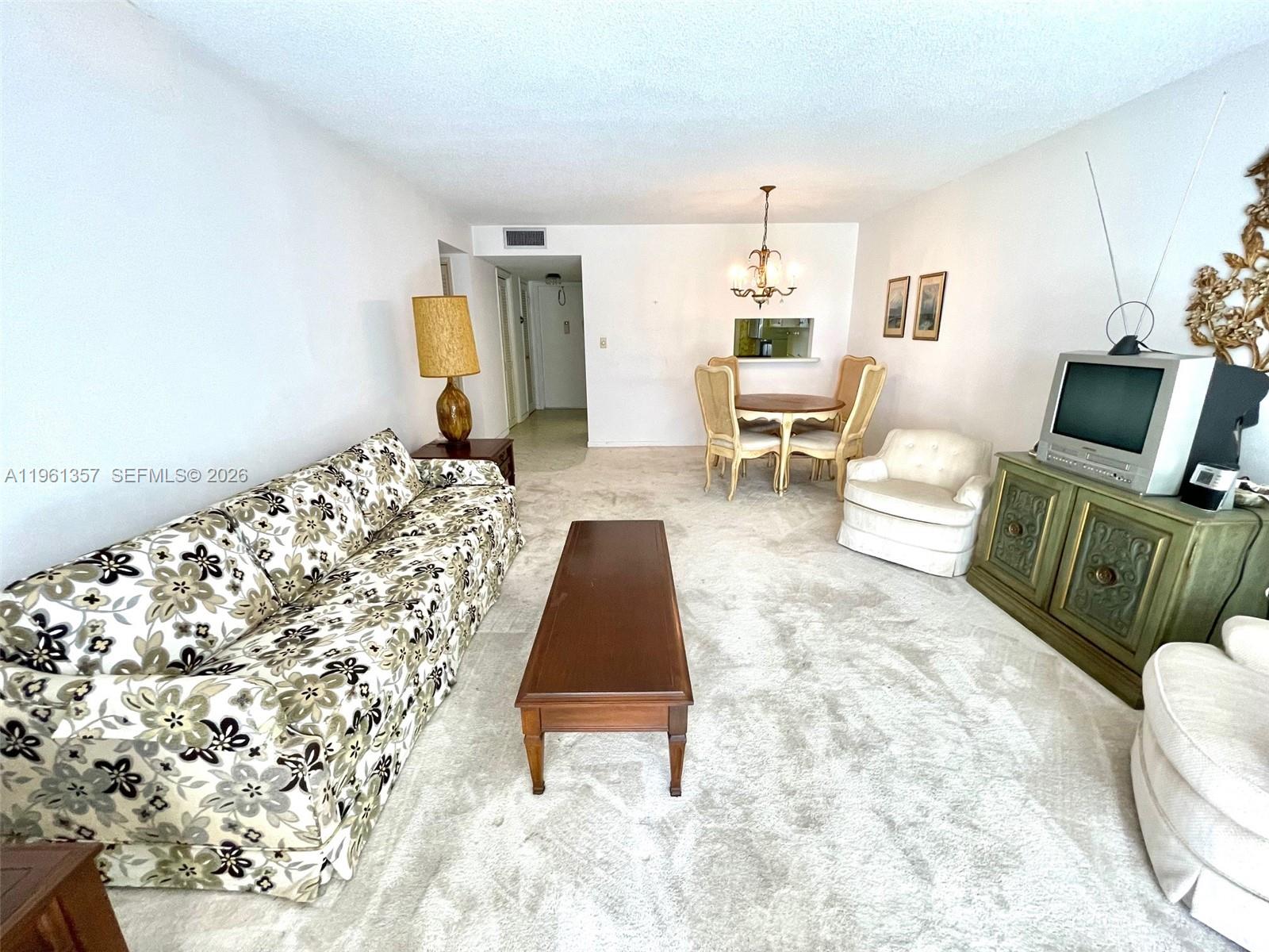 HILLCREST COUNTRY CLUB AP - Residential