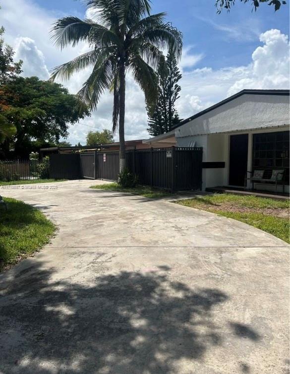 Single Family pool home in Cutler Bay, 3 Bedrooms and 2 Baths with 1/1 in law quarters, tiled and wood throughout. Granite counter top and stainless steel appliances. New Fence, spacious lot. Electric fence
Solar Panels. Roof is 5 years old.