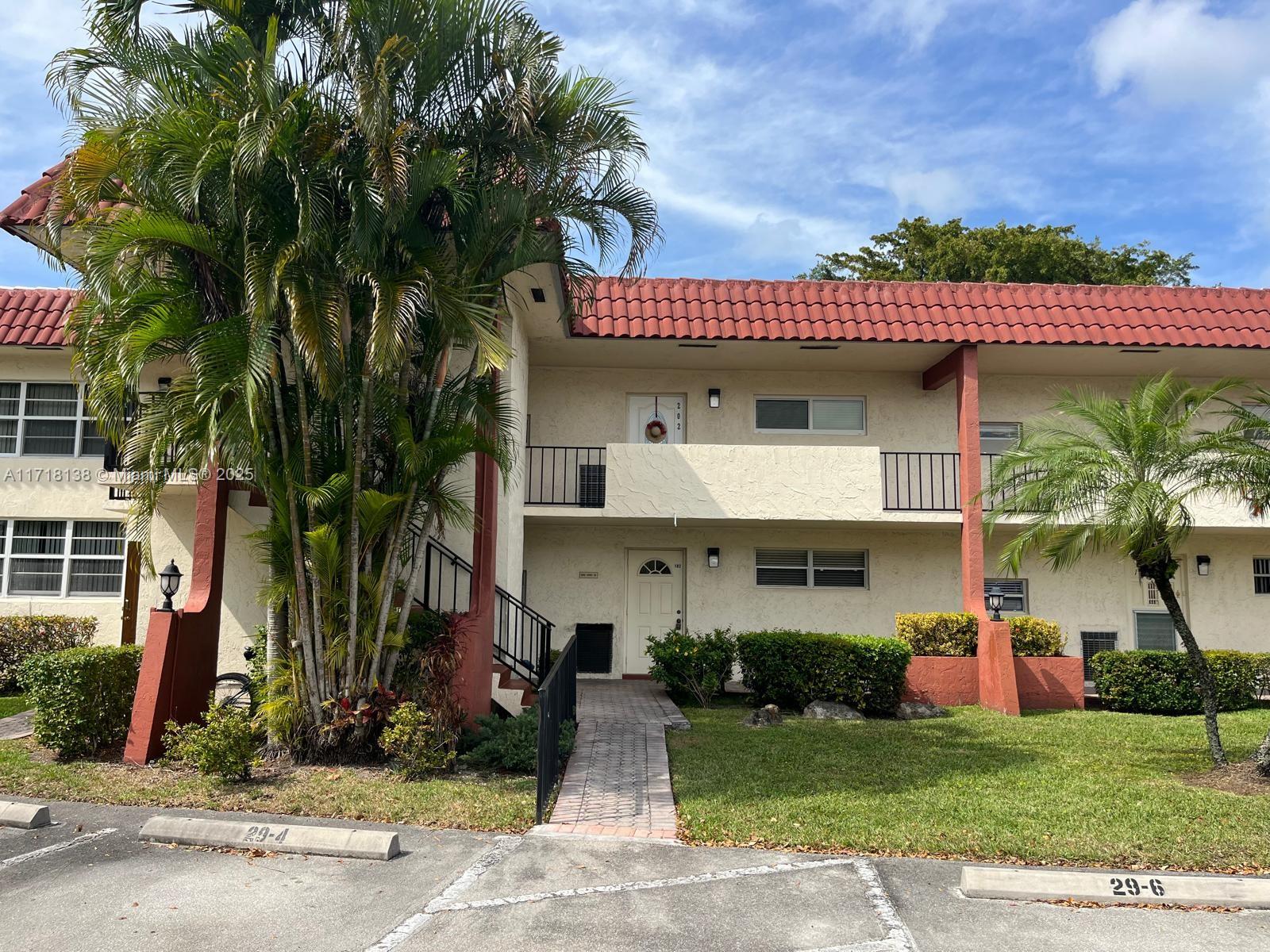 Rental Property at 611 S Hollybrook Dr 102, Pembroke Pines, Miami-Dade County, Florida - Bedrooms: 2 
Bathrooms: 2  - $1,950 MO.