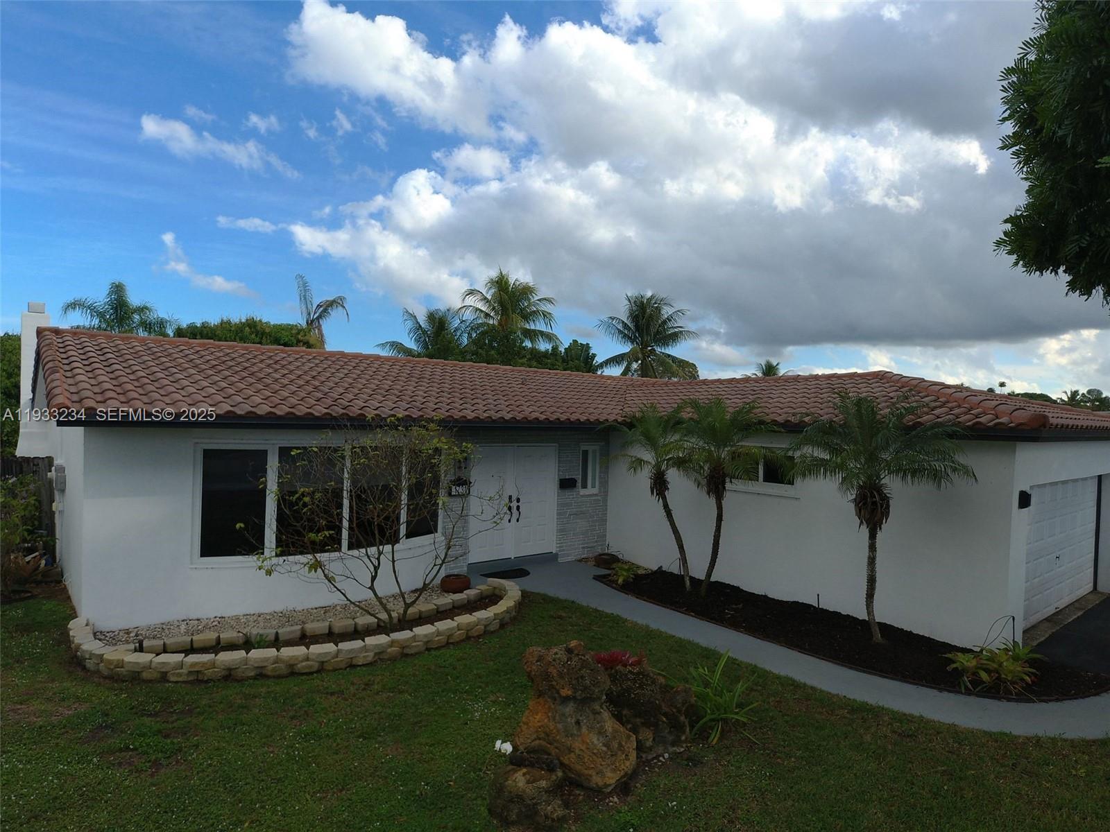 HOLLYWOOD HILLS AMEN PLAT - Residential