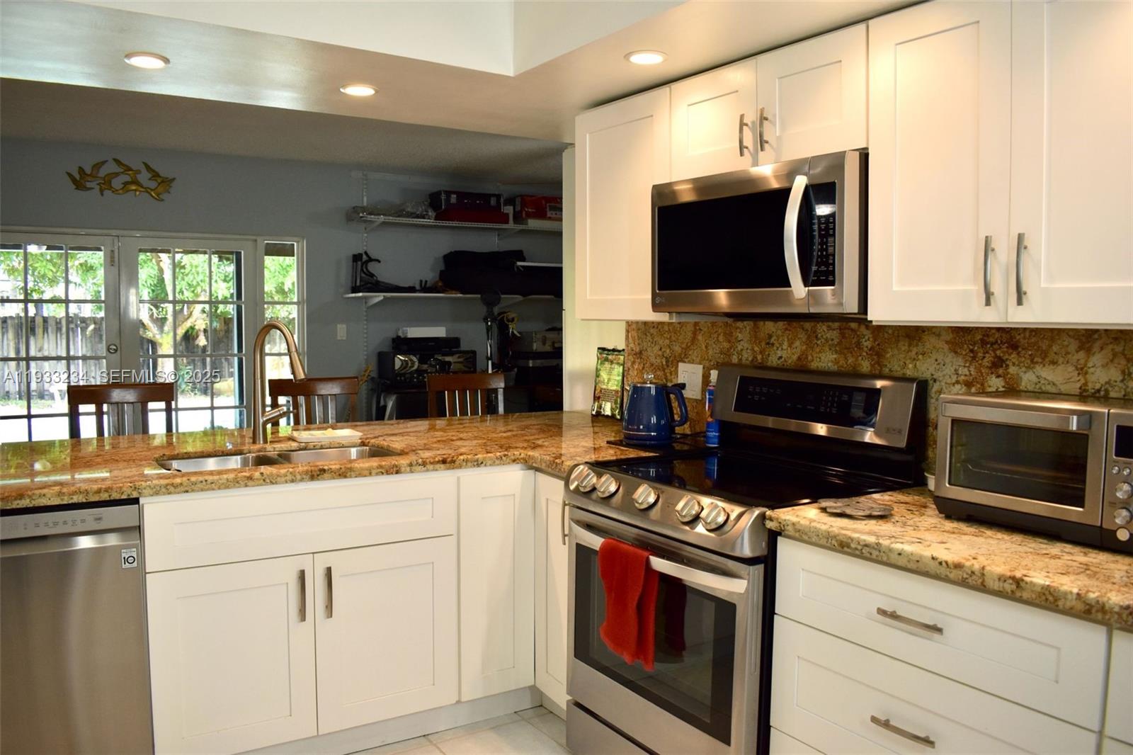 HOLLYWOOD HILLS AMEN PLAT - Residential