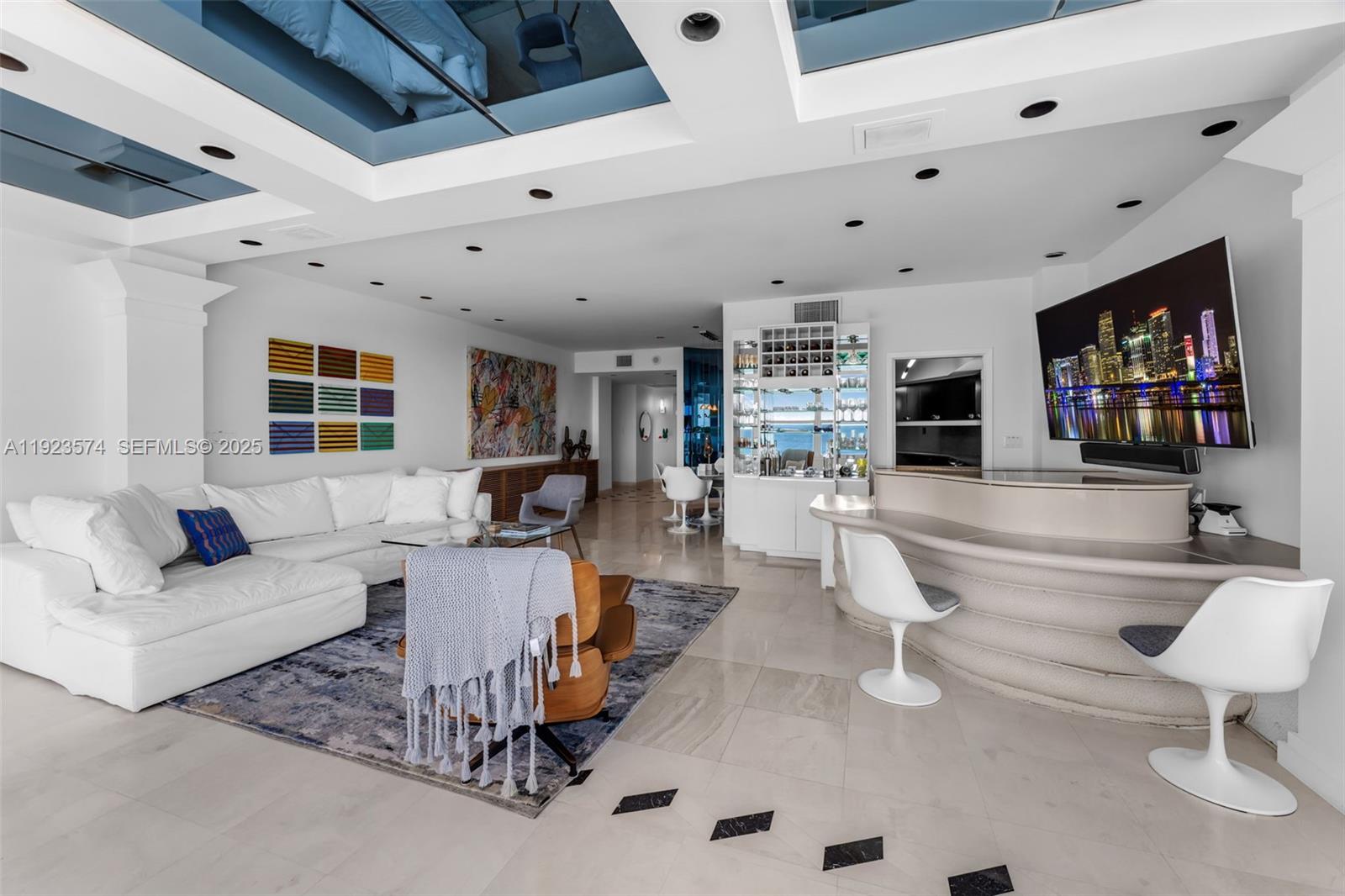 THE EXECUTIVE CONDO - Residential Lease