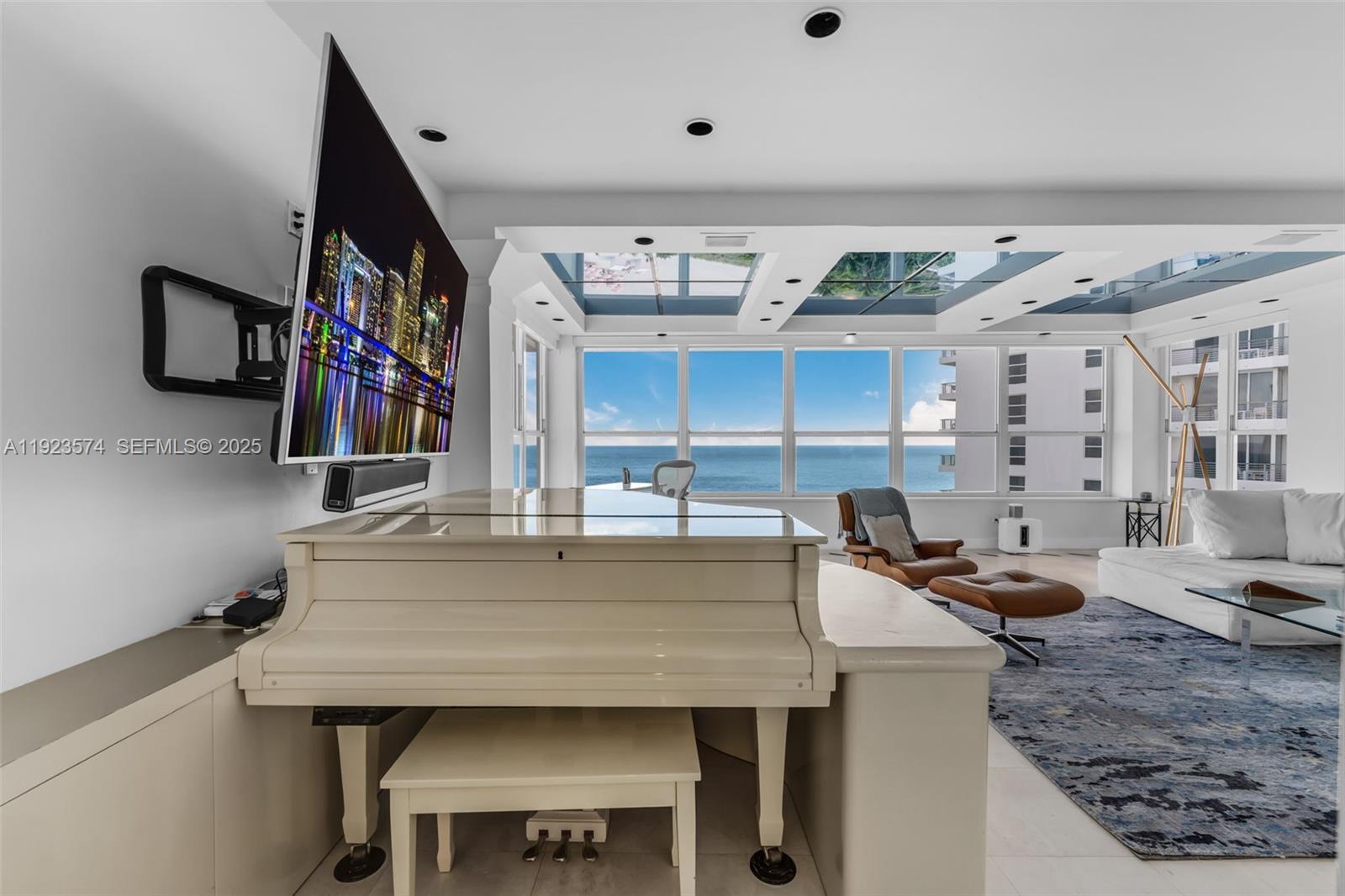 THE EXECUTIVE CONDO - Residential Lease