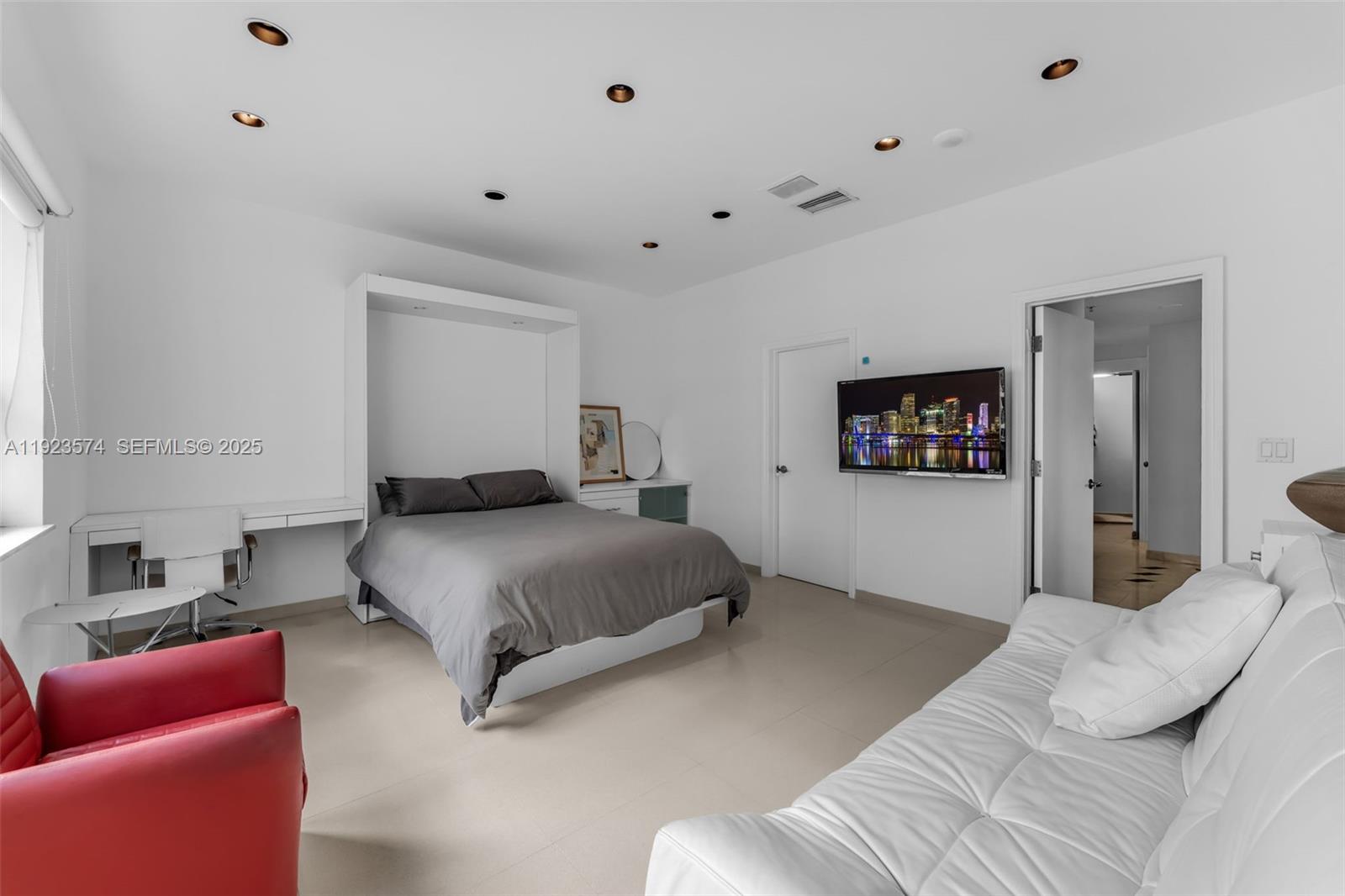 THE EXECUTIVE CONDO - Residential Lease