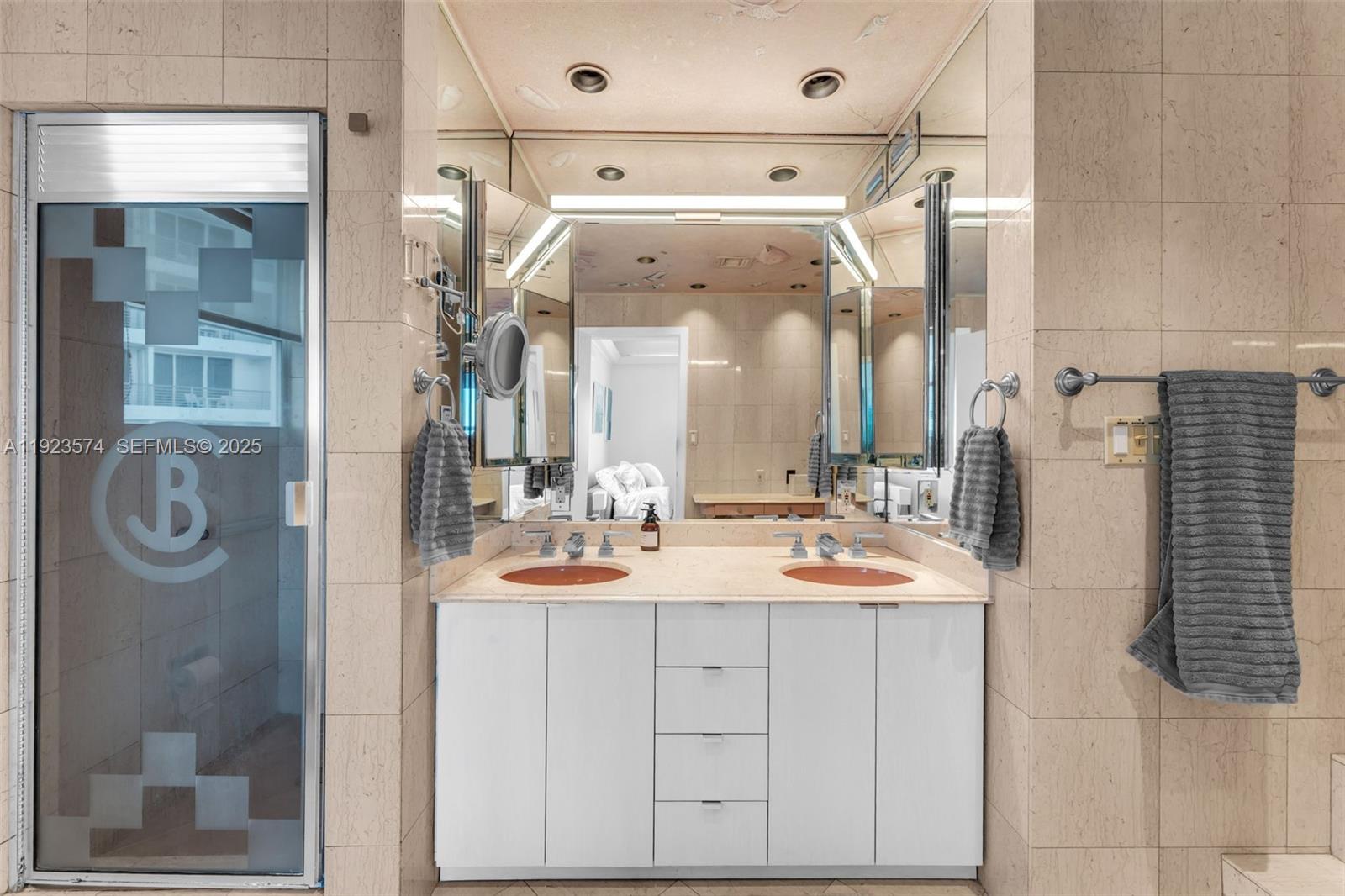 THE EXECUTIVE CONDO - Residential Lease