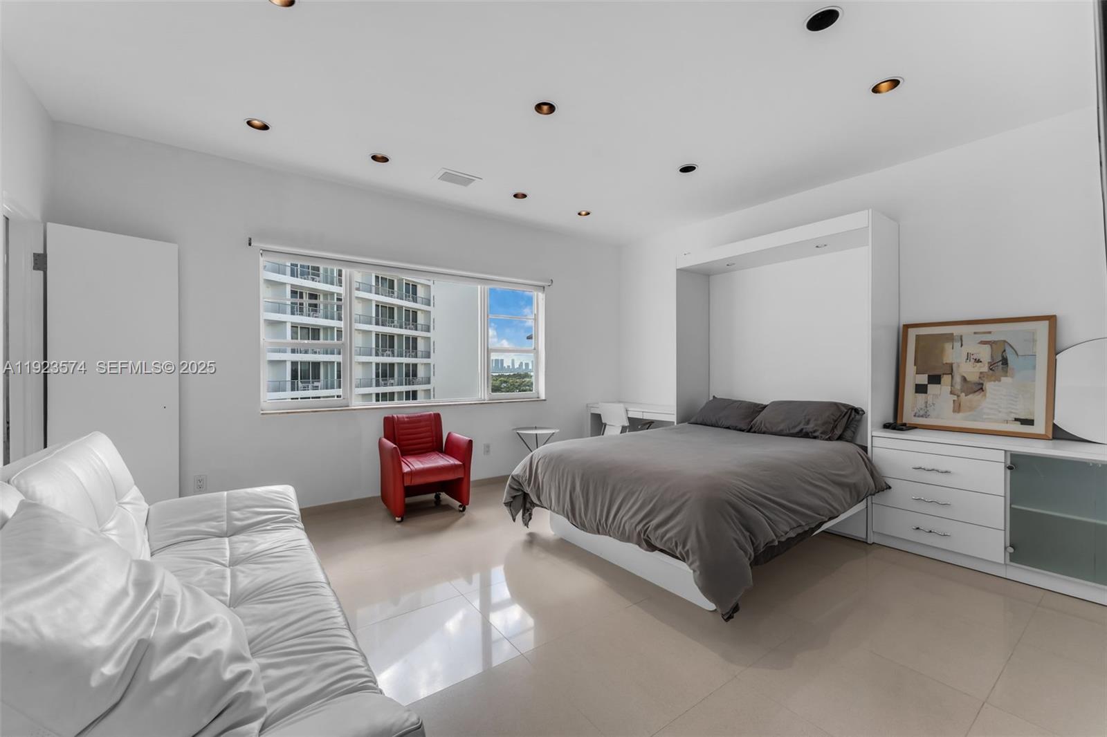 THE EXECUTIVE CONDO - Residential Lease