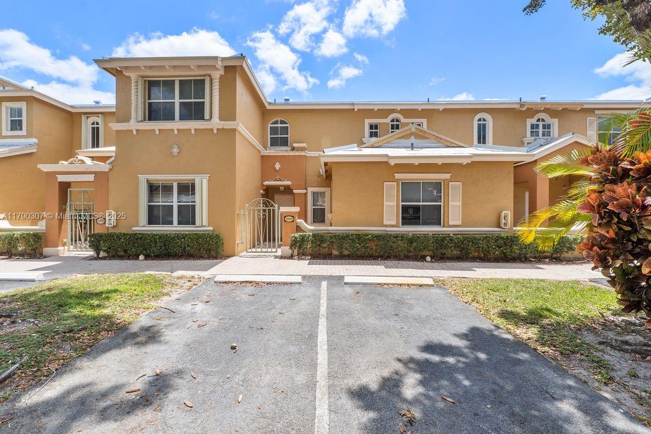 Rental Property at 8444 Nw 141st Ter 3904, Miami Lakes, Miami-Dade County, Florida - Bedrooms: 3 
Bathrooms: 3  - $3,100 MO.