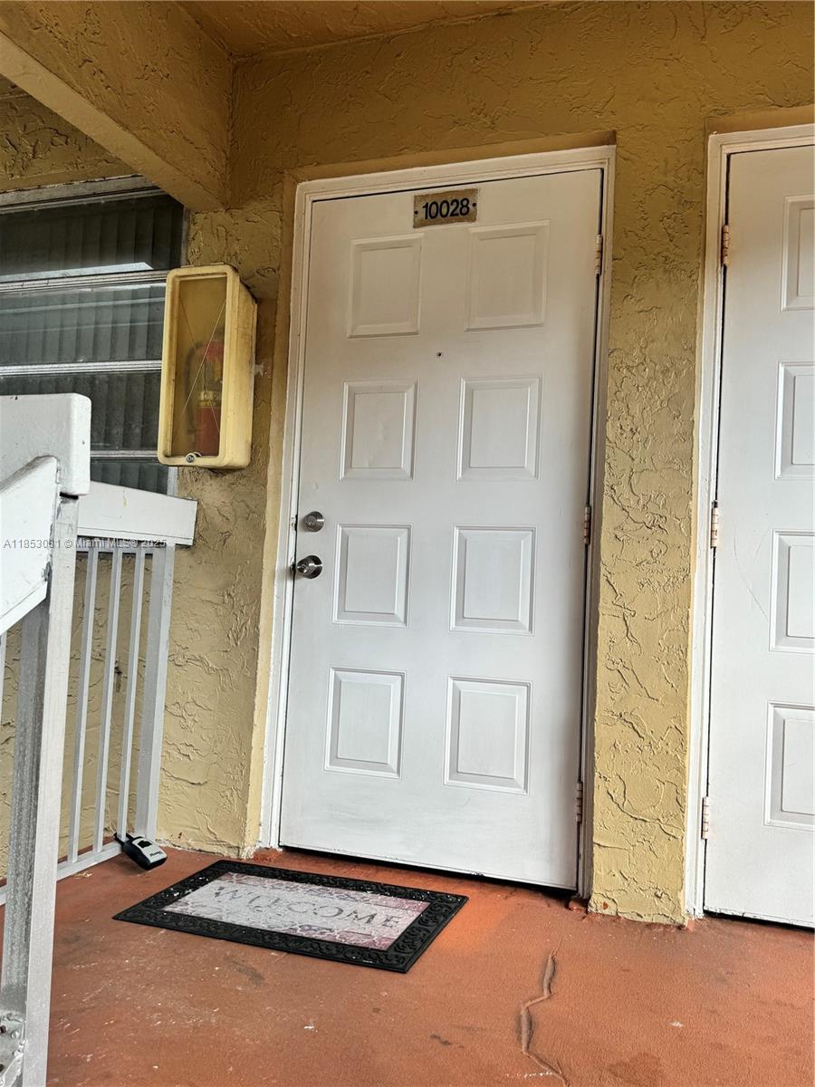 Great unit, all ages Community. 2/2 large and comfortable unit located on the second floor. This nice community is centrally located in the city of Coral Springs with easy access to shopping, dinning, stools, public transportation, mayor highways and medical facilities.