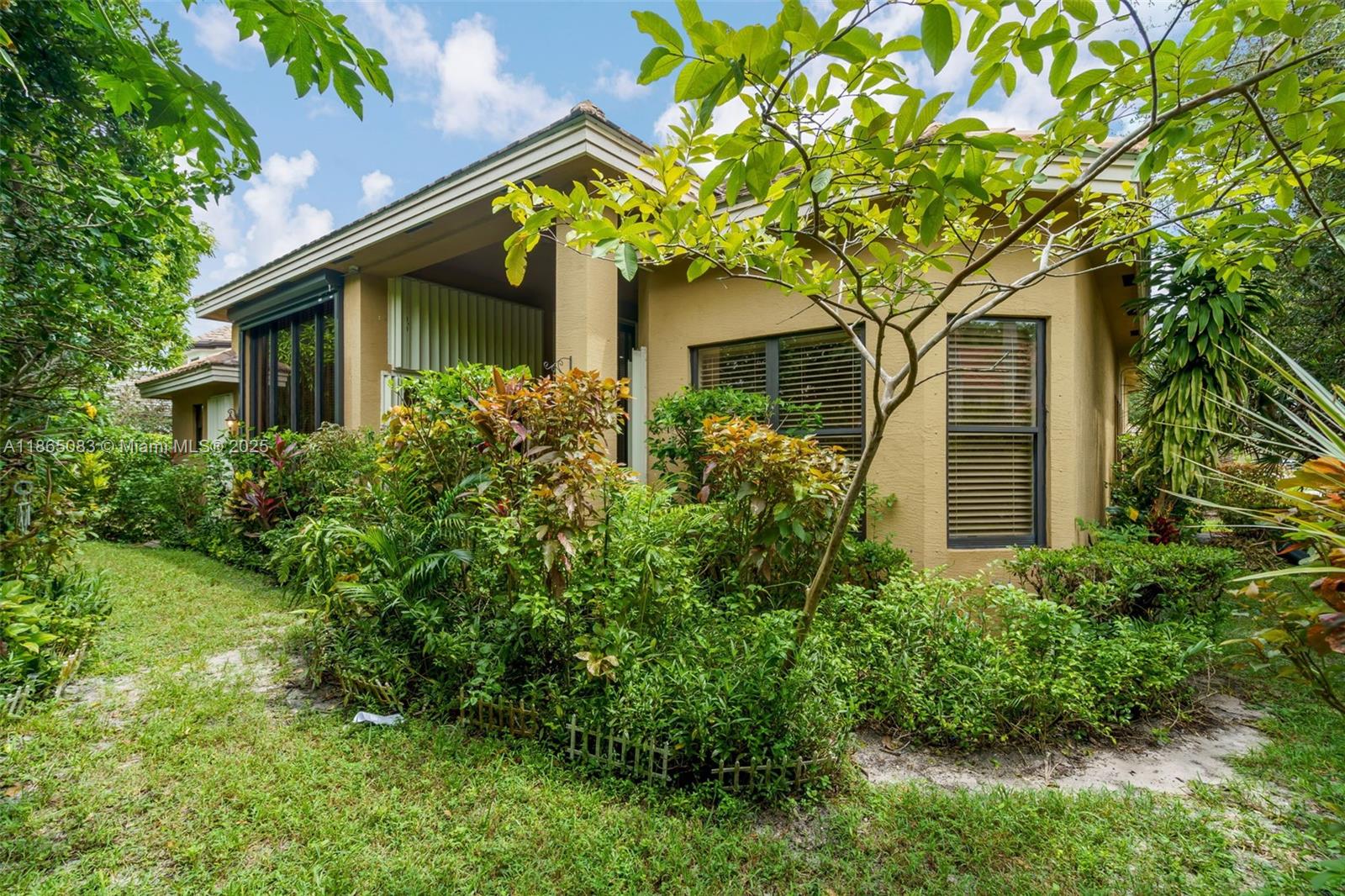 VERSAILLES - Residential