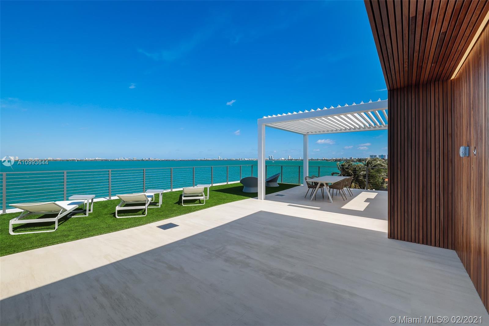 BISCAYNE ISLAND - Residential