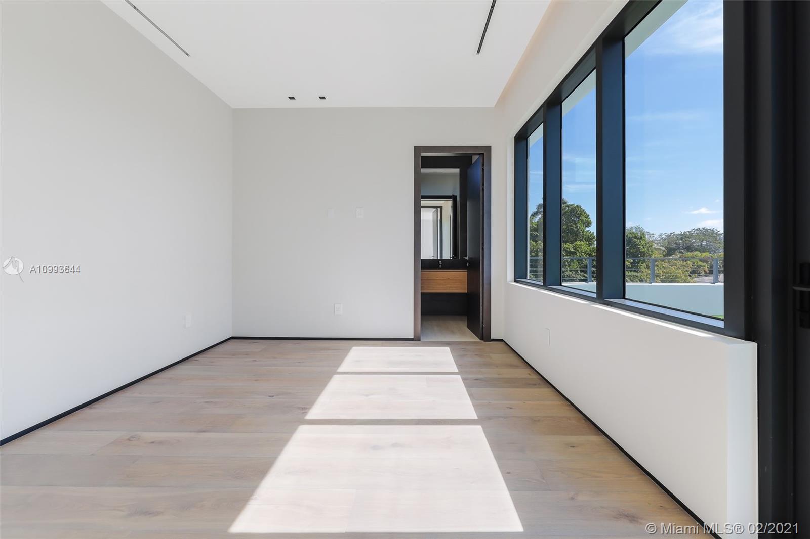 BISCAYNE ISLAND - Residential